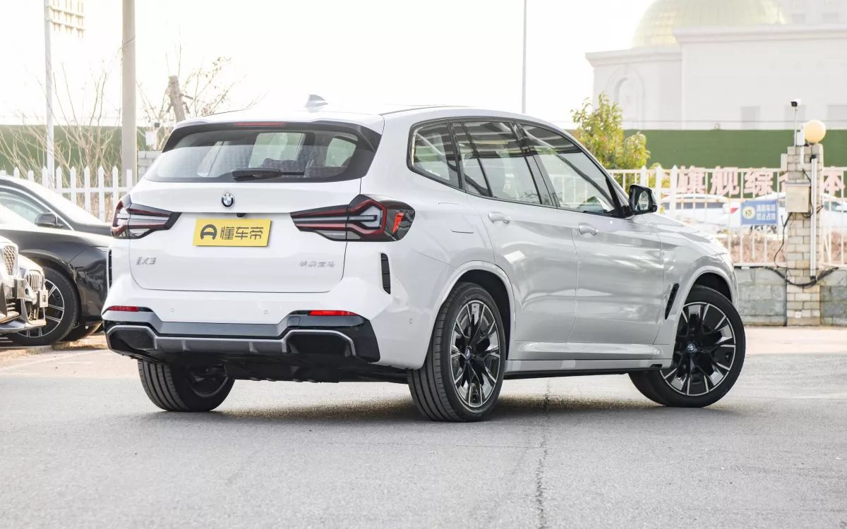 BMW iX3